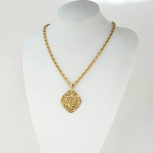 CHANEL CC Logos rhombus Charm Necklace 35 Gold Tone Auth #22400